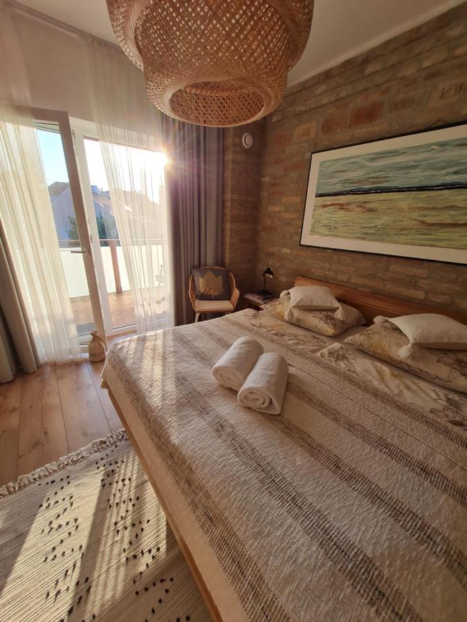 Art Gallery Apartment Нове-Замки Екстер'єр фото
