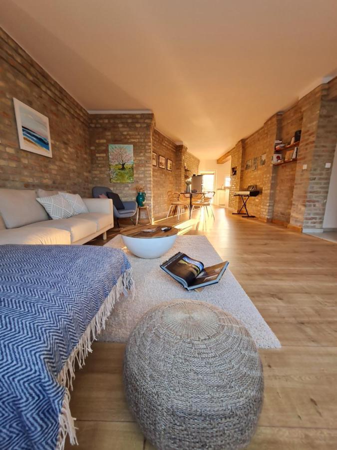 Art Gallery Apartment Нове-Замки Екстер'єр фото