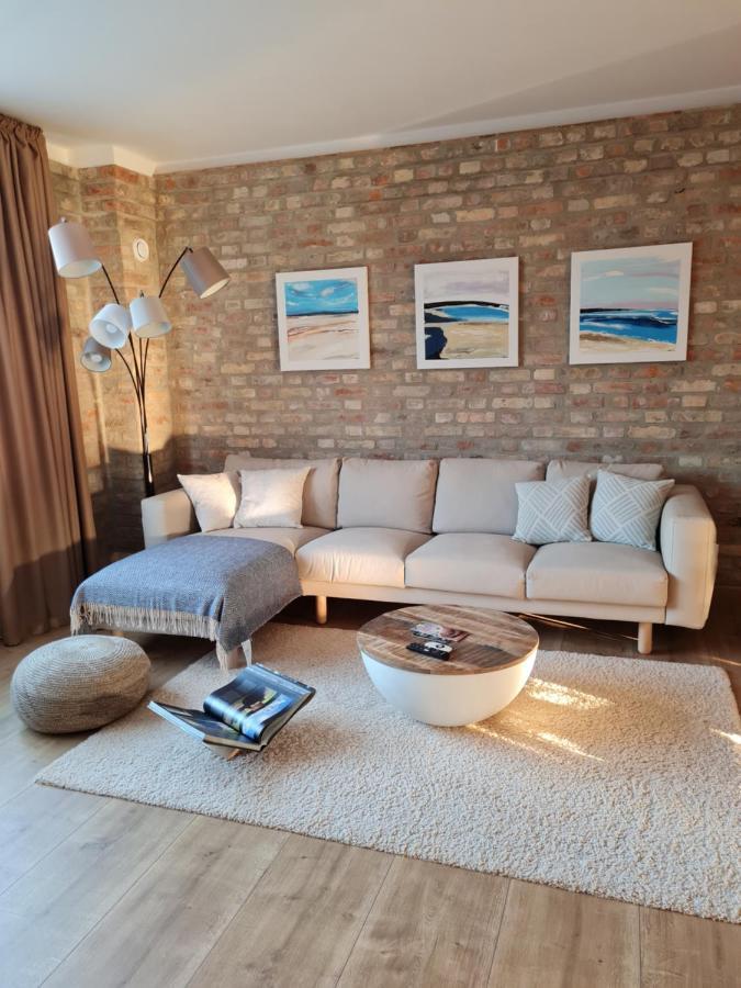Art Gallery Apartment Нове-Замки Екстер'єр фото